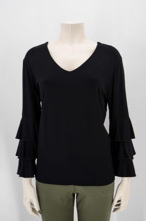V front and back blouse with ruffles on the sleeves. Straight line. Large size. Code G8139.