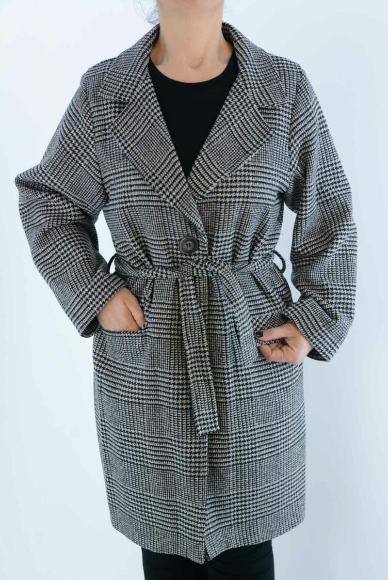 Half coat plaid code 4008314190 black and white front side