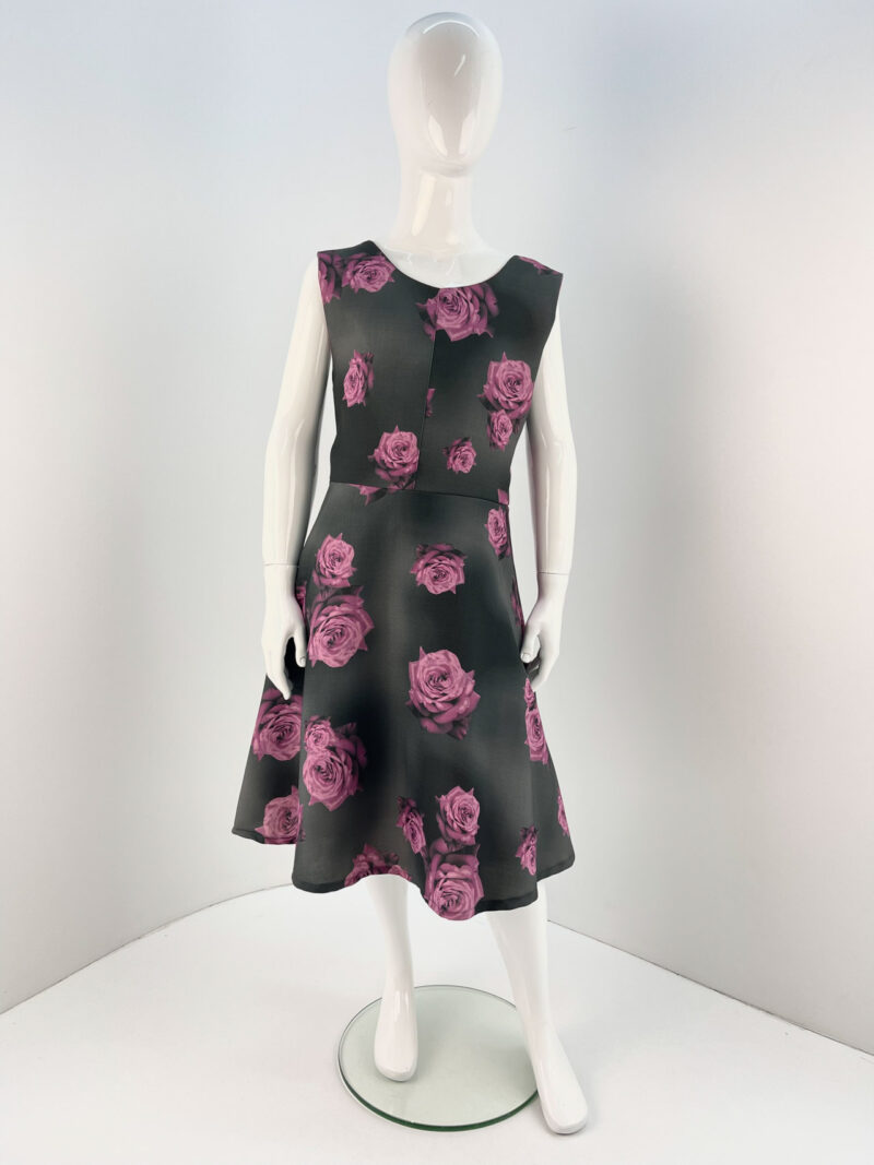 Φόρεμα φλοράλ αμάνικο κωδ. W185620 μπροστινή όψη