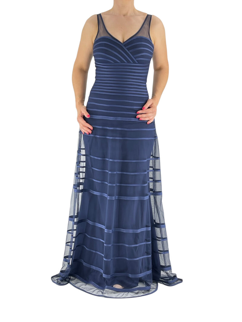 Φόρεμα μονόχρωμο maxi με τούλι κωδ. 16089 μπροστινή όψη