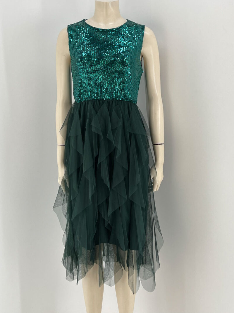Φόρεμα αμάνικο με παγιέτα και τούλι κωδ. 05760 μπροστινή όψη- πράσινο