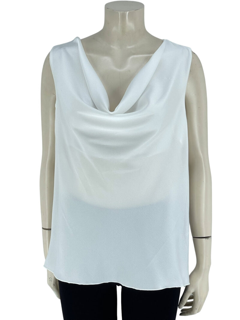 Μπλούζα αμάνικη σατέν με αλυσίδα στην πλάτη κωδ. 8243 μπροστινή όψη- λευκό