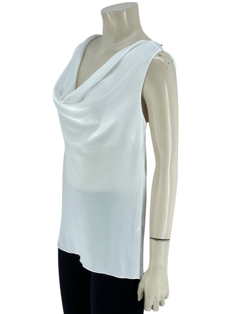 Μπλούζα αμάνικη σατέν με αλυσίδα στην πλάτη κωδ. 8243 πλαϊνή όψη- λευκό