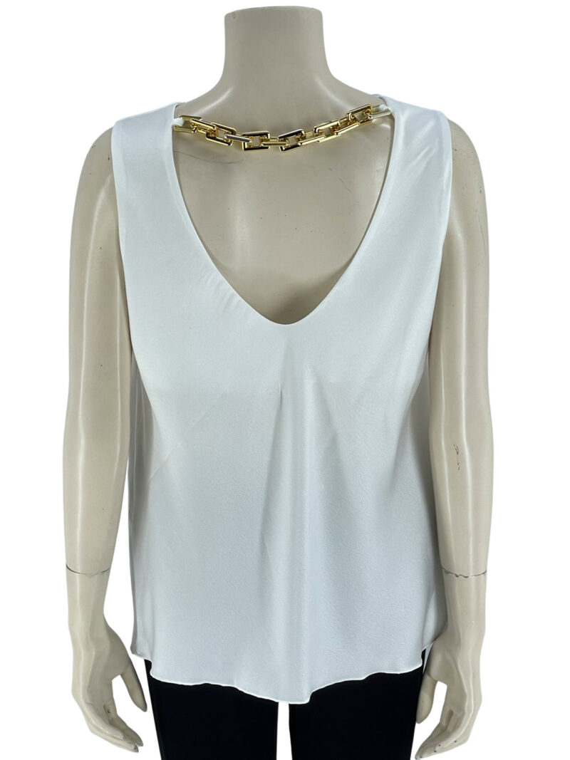 Μπλούζα αμάνικη σατέν με αλυσίδα στην πλάτη κωδ. 8243 πίσω όψη- λευκό