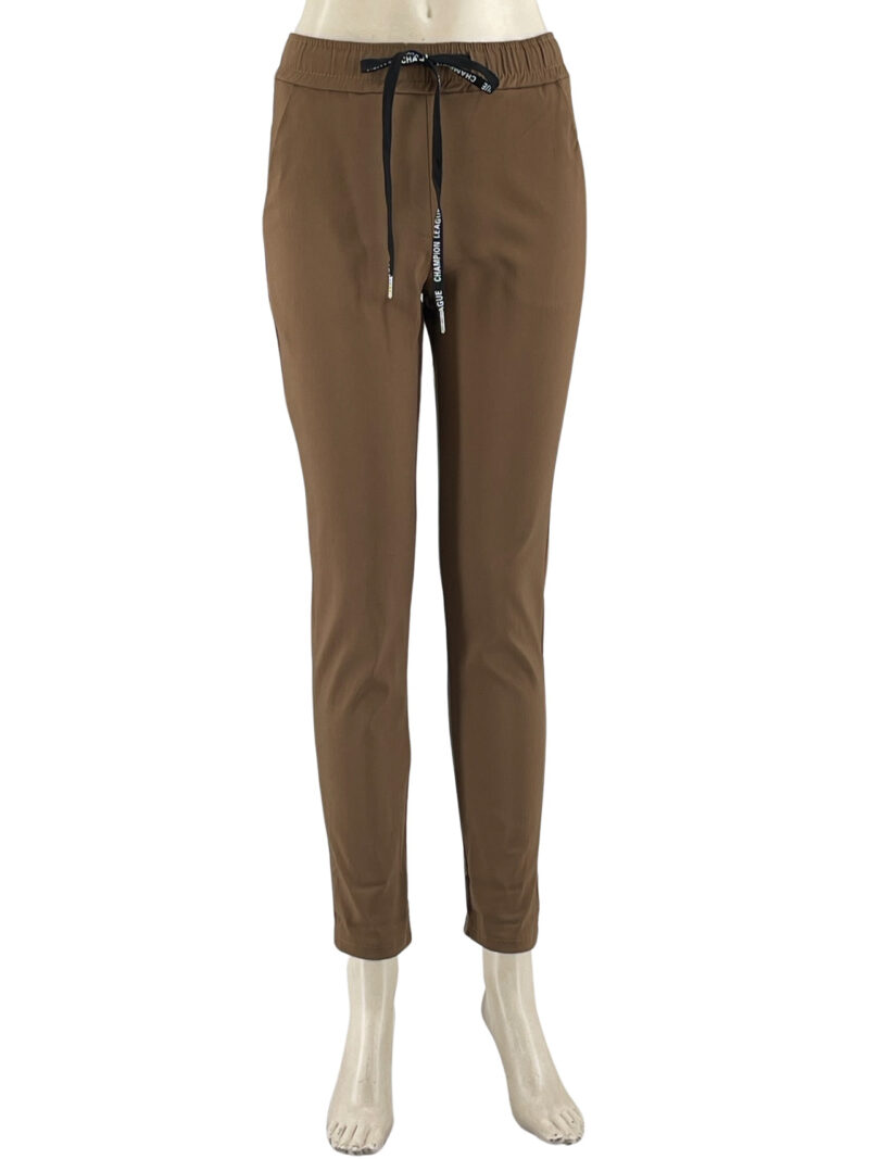 Παντελόνι γυναικείο ελαστικό με λάστιχο στη μέση κωδ. X1871 μπροστινή όψη- ταμπά