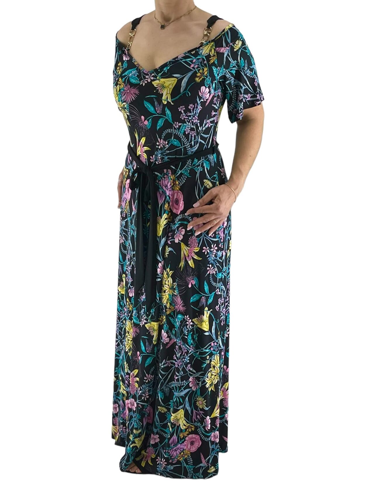 Φόρεμα εμπριμέ maxi με έξω ώμους και αλυσίδες