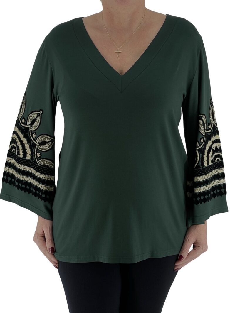 Μπλούζα βισκόζ V με ανάλυφα μανίκια καμπάνα κω. S10578 κυπαρισσί